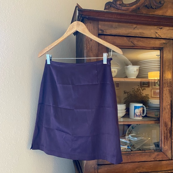The Limited Vintage Crepe Plum Pencil Skirt. - Picture 1 of 6